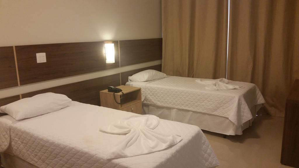 Kamur Plaza Hotel Goianesia Cameră foto