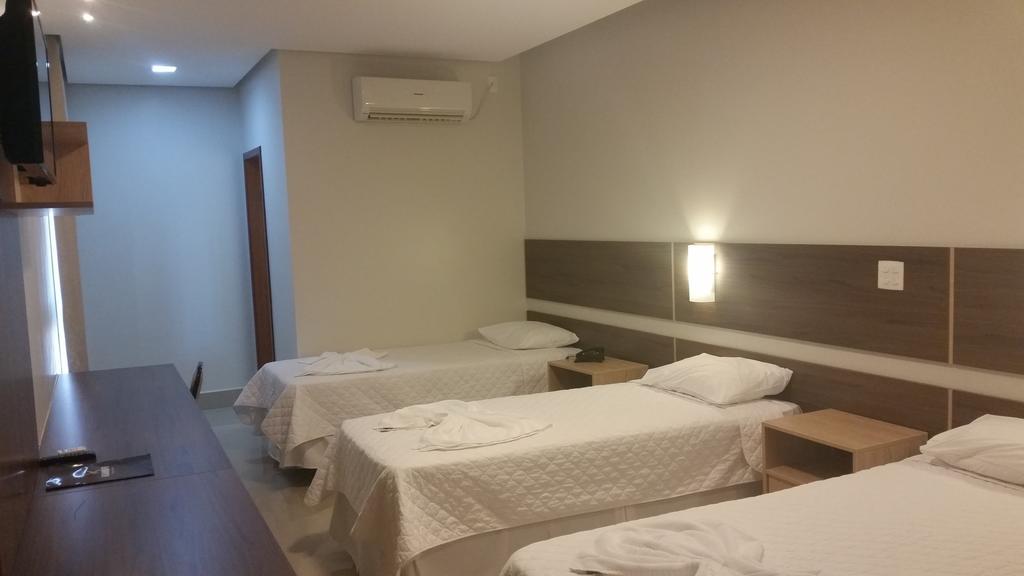 Kamur Plaza Hotel Goianesia Cameră foto